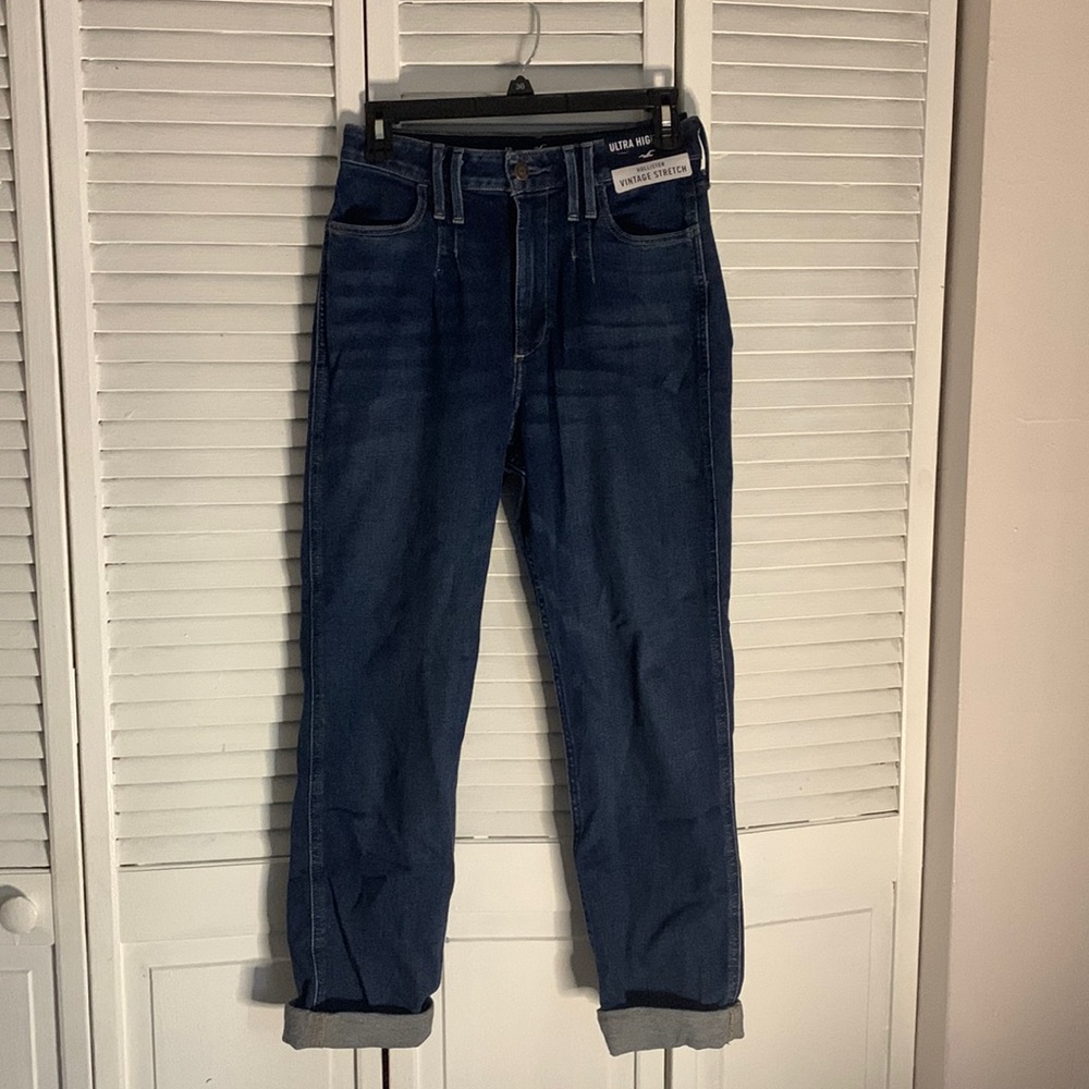 Hollister Ultra High Rise Mom Jeans